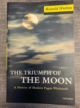 The Triumph of the Moon: A History of Modern Pagan Witchcraft - Ronald Hutton